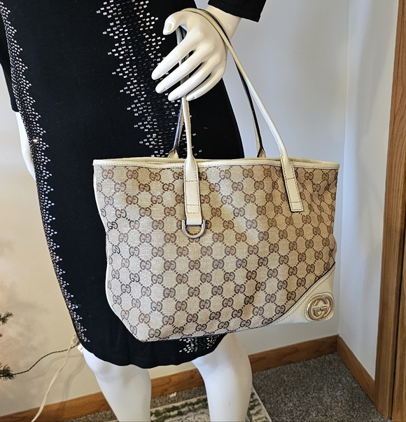Gucci Beige and White GG Canvas Tote - Picture 3 of 16